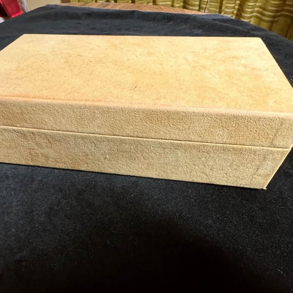 Lot of 521 g (1pound) of vintage wearable jewelry, felted box, over 40 pieces - Picture 3 of 7